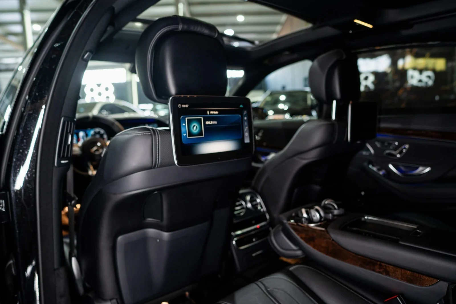 Mercedes-Benz S 400 D LONG AMG LINE LED ПАНО BURM 3XTV ЛИЗИНГ 100%, снимка 15 - Автомобили и джипове - 55960389