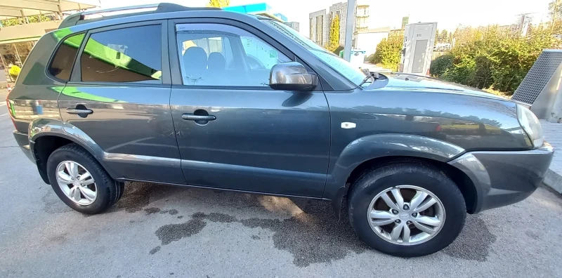 Hyundai Tucson, снимка 9 - Автомобили и джипове - 52425153