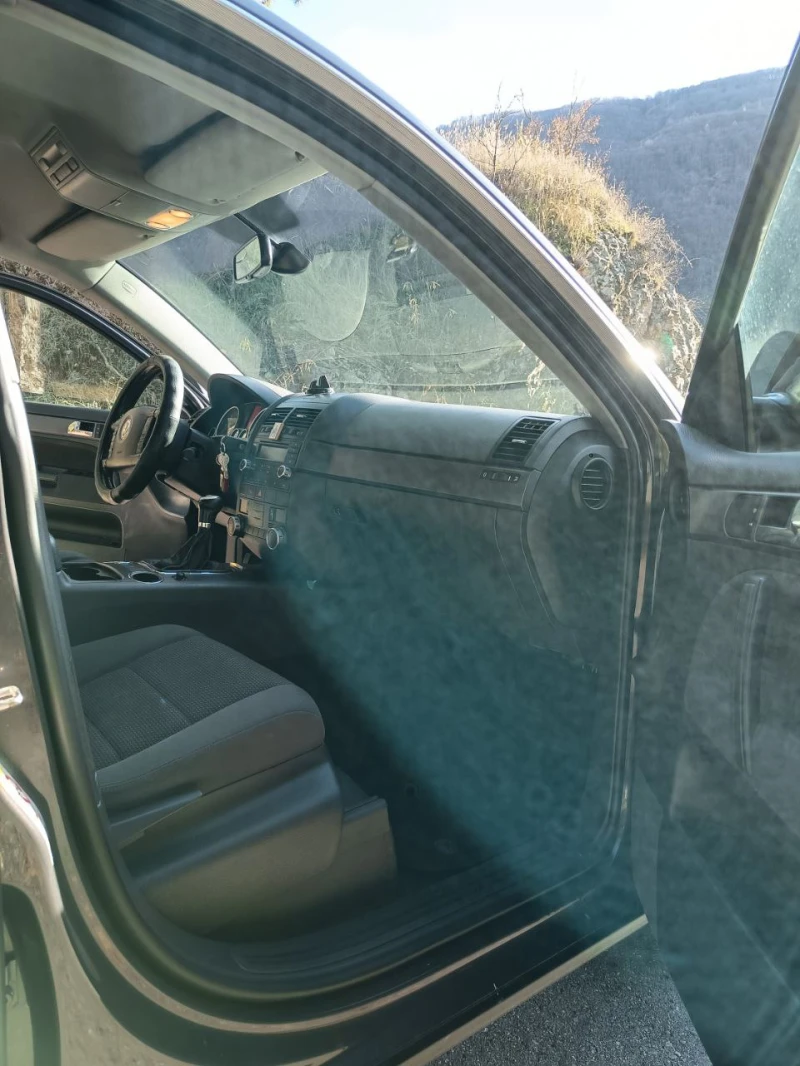 VW Touareg, снимка 8 - Автомобили и джипове - 52618281