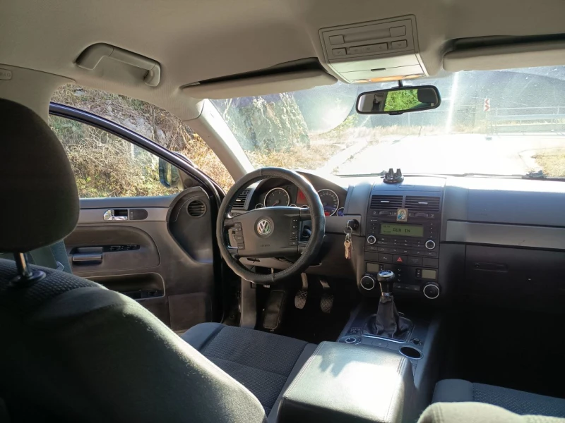 VW Touareg, снимка 6 - Автомобили и джипове - 52618281