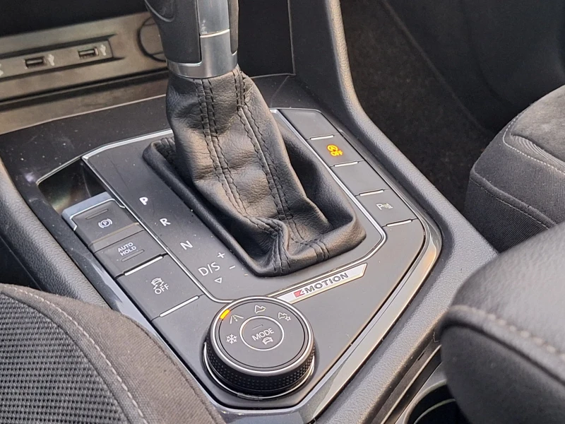 VW Tiguan DSG/4X4/DIGITAL/DISTRONIC/LANE ASSIST , снимка 17 - Автомобили и джипове - 52777779