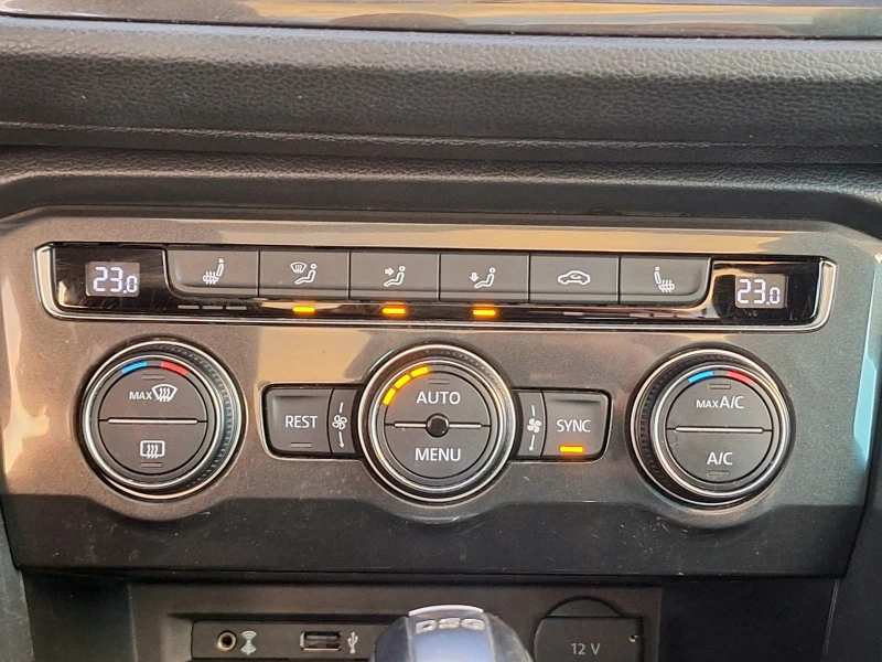 VW Tiguan DSG/4X4/DIGITAL/DISTRONIC/LANE ASSIST , снимка 16 - Автомобили и джипове - 52777779