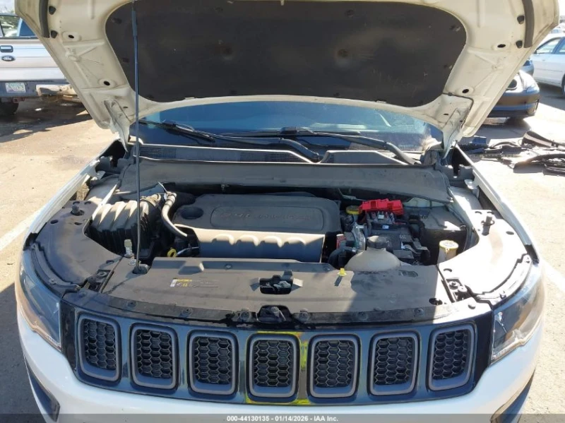 Jeep Compass 2.4L I-4 VVT, 180HP 4X4 Drive, снимка 16 - Автомобили и джипове - 53443297