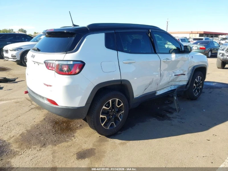 Jeep Compass 2.4L I-4 VVT, 180HP 4X4 Drive, снимка 10 - Автомобили и джипове - 53443297