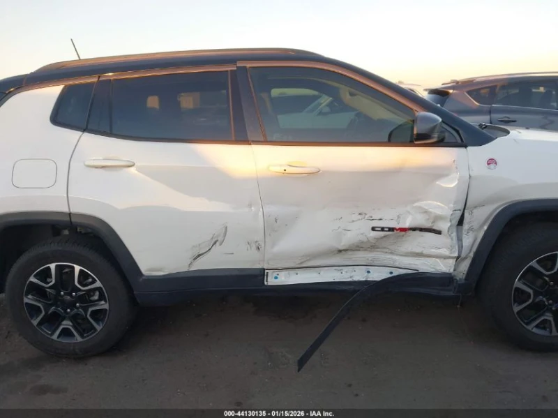 Jeep Compass 2.4L I-4 VVT, 180HP 4X4 Drive, снимка 5 - Автомобили и джипове - 53443297