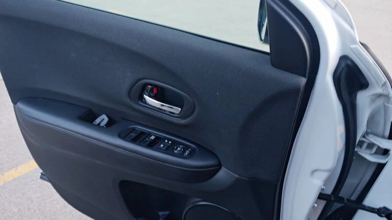 Honda Hr-v 1.8 i-VTEC (141 кс) CVT , снимка 11 - Автомобили и джипове - 53447433