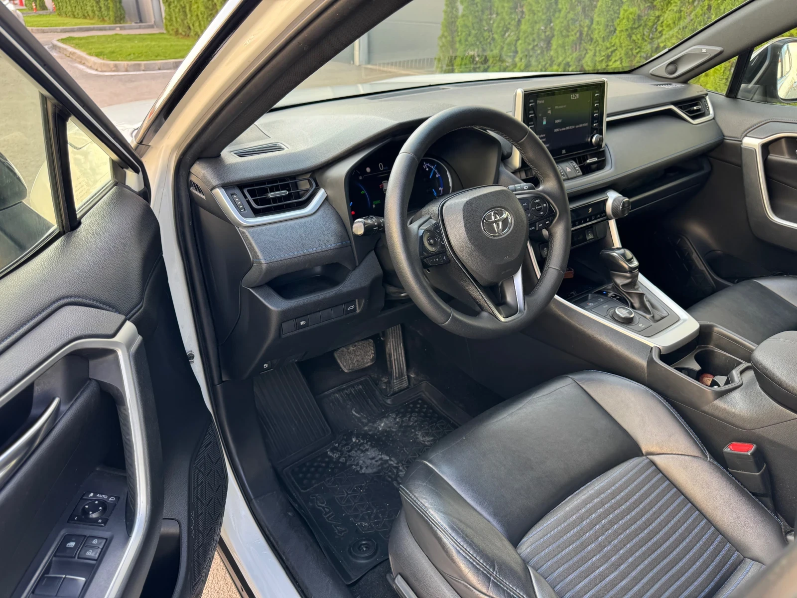 Toyota Rav4 2.5i 4x4/HYBRID/JBL/FULL/Регистриран-Обслужен!!! - изображение 8