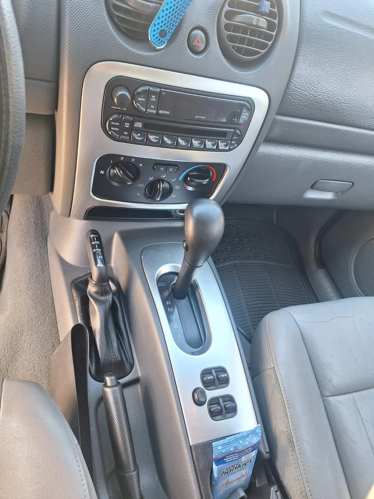 Jeep Cherokee, снимка 10 - Автомобили и джипове - 54482463