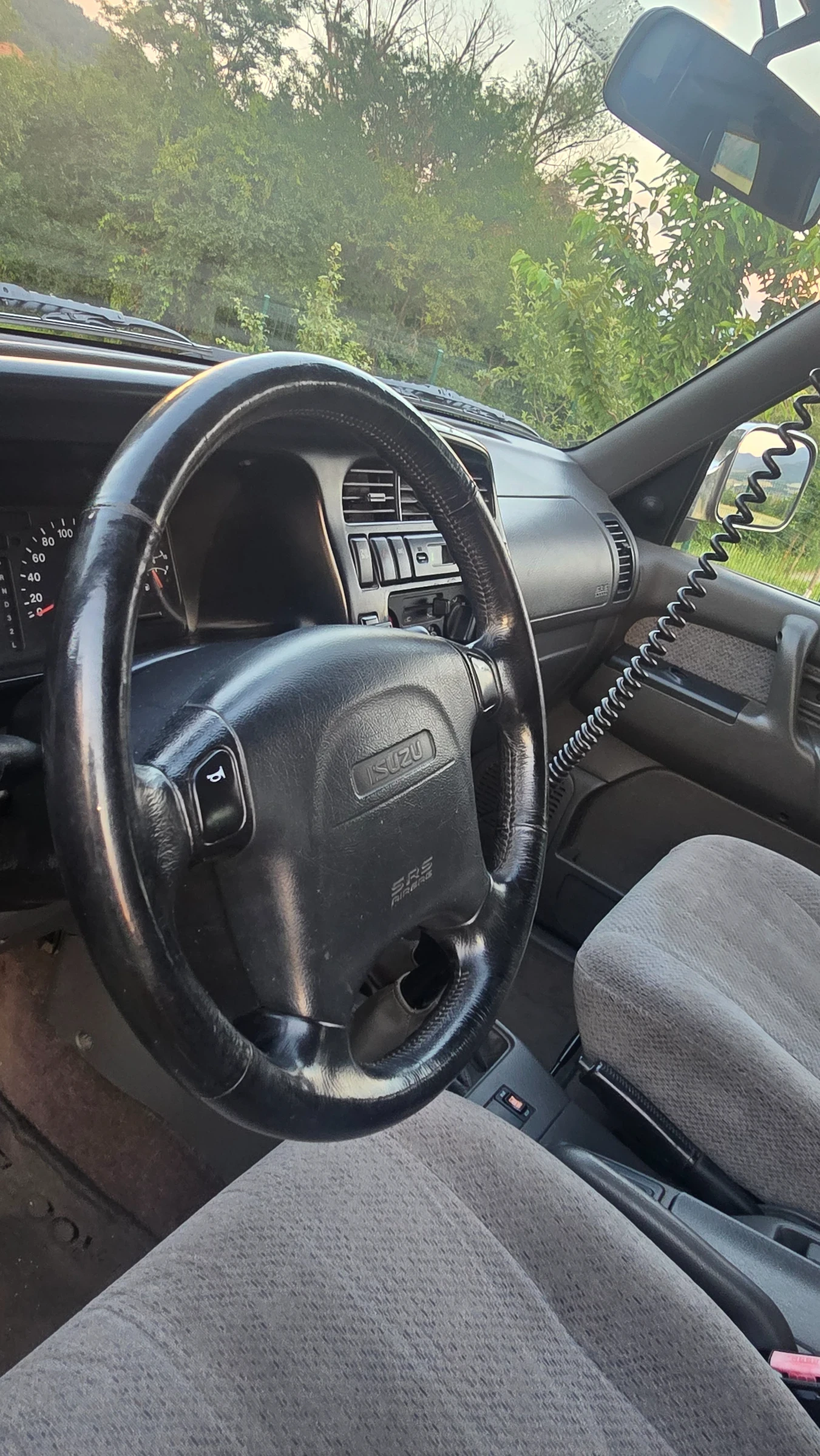 Isuzu Trooper 3.5 Бензин/Газ, снимка 9 - Автомобили и джипове - 55083911
