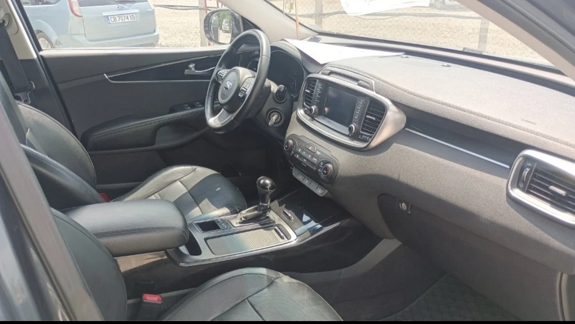 Kia Sorento, снимка 7 - Автомобили и джипове - 55606938