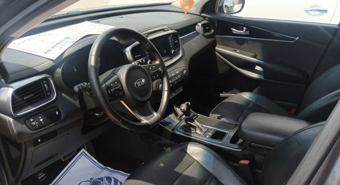 Kia Sorento, снимка 5 - Автомобили и джипове - 55606938