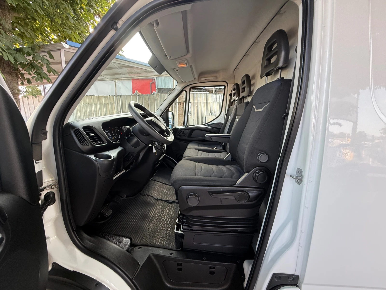 Iveco Daily 35S14, снимка 9 - Бусове и автобуси - 55051257