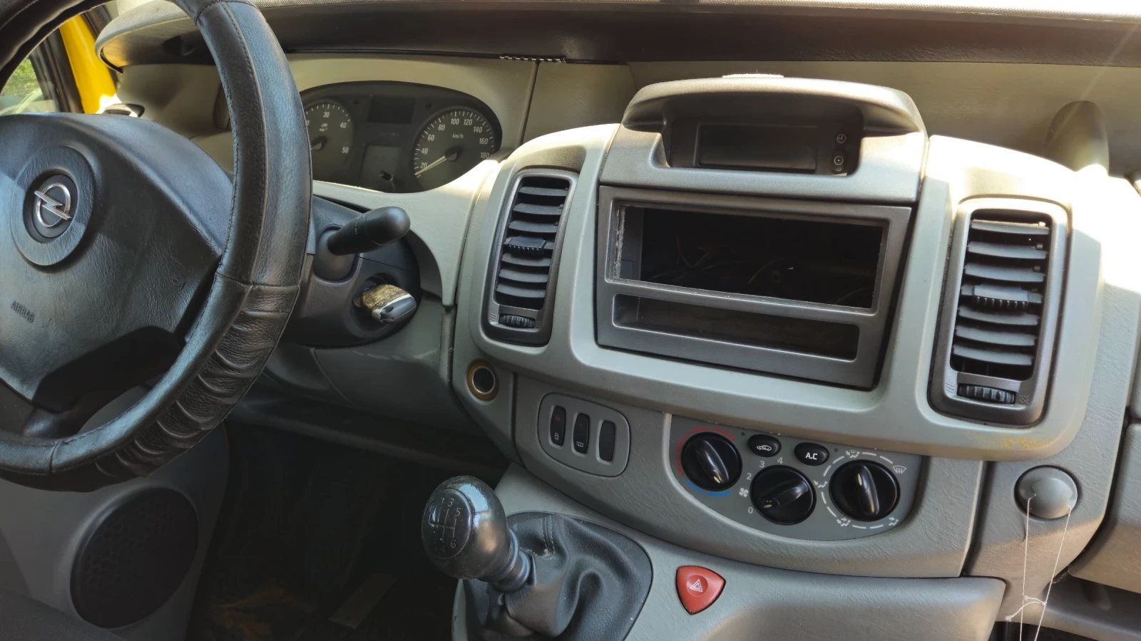 Opel Vivaro 2.0cdti/на части , снимка 7 - Бусове и автобуси - 55743277
