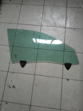 Стъкло предно дясно Ауди А4 седан 4вр 