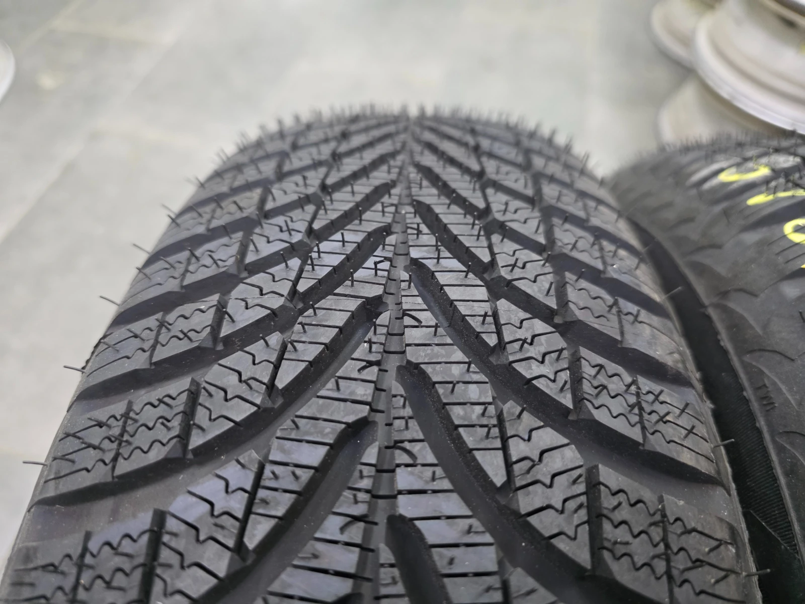 Гуми Зимни 175/65R15