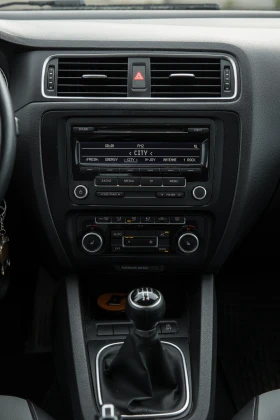 VW Jetta 1.6 TDi 105к.с., снимка 9