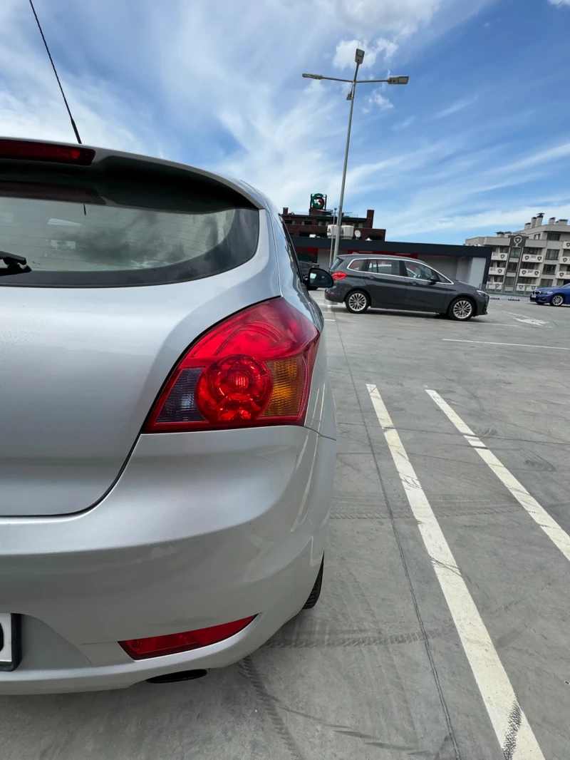 Kia Ceed 1.6, снимка 8 - Автомобили и джипове - 52648921