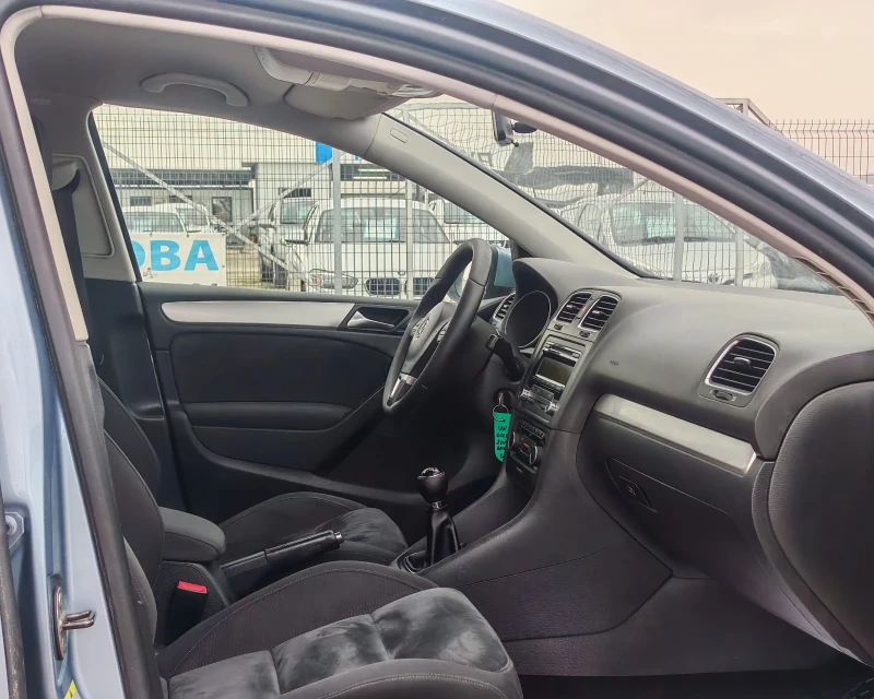 VW Golf 1.6 122 К.С. БЕНЗИН! , снимка 10 - Автомобили и джипове - 53034589