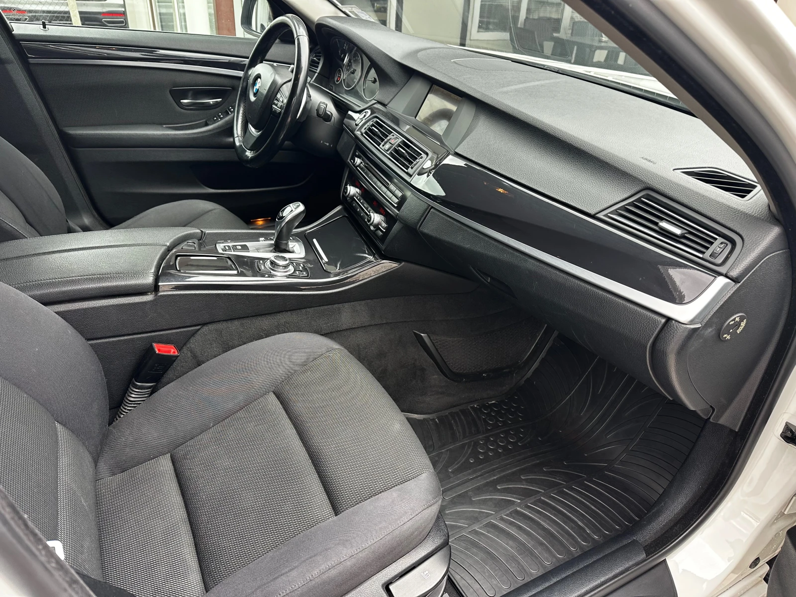 BMW 530 d X-Drive 258к.с ОБСЛУЖЕНА! - изображение 7