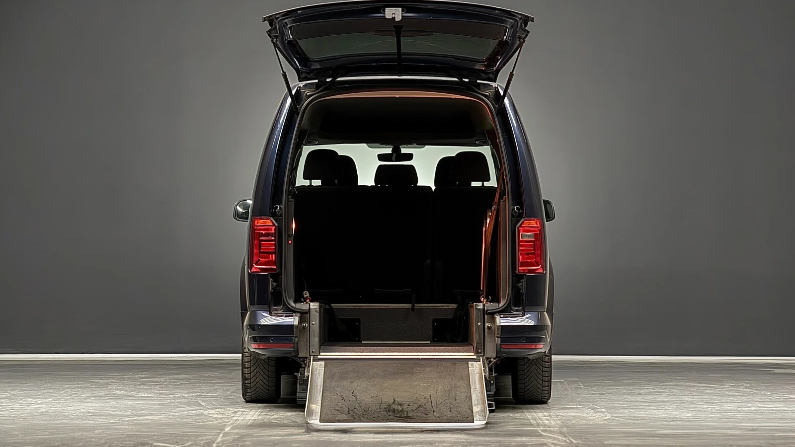 VW Caddy Специализиран транспорт 2, 0 TDI BMT DSG   - изображение 3