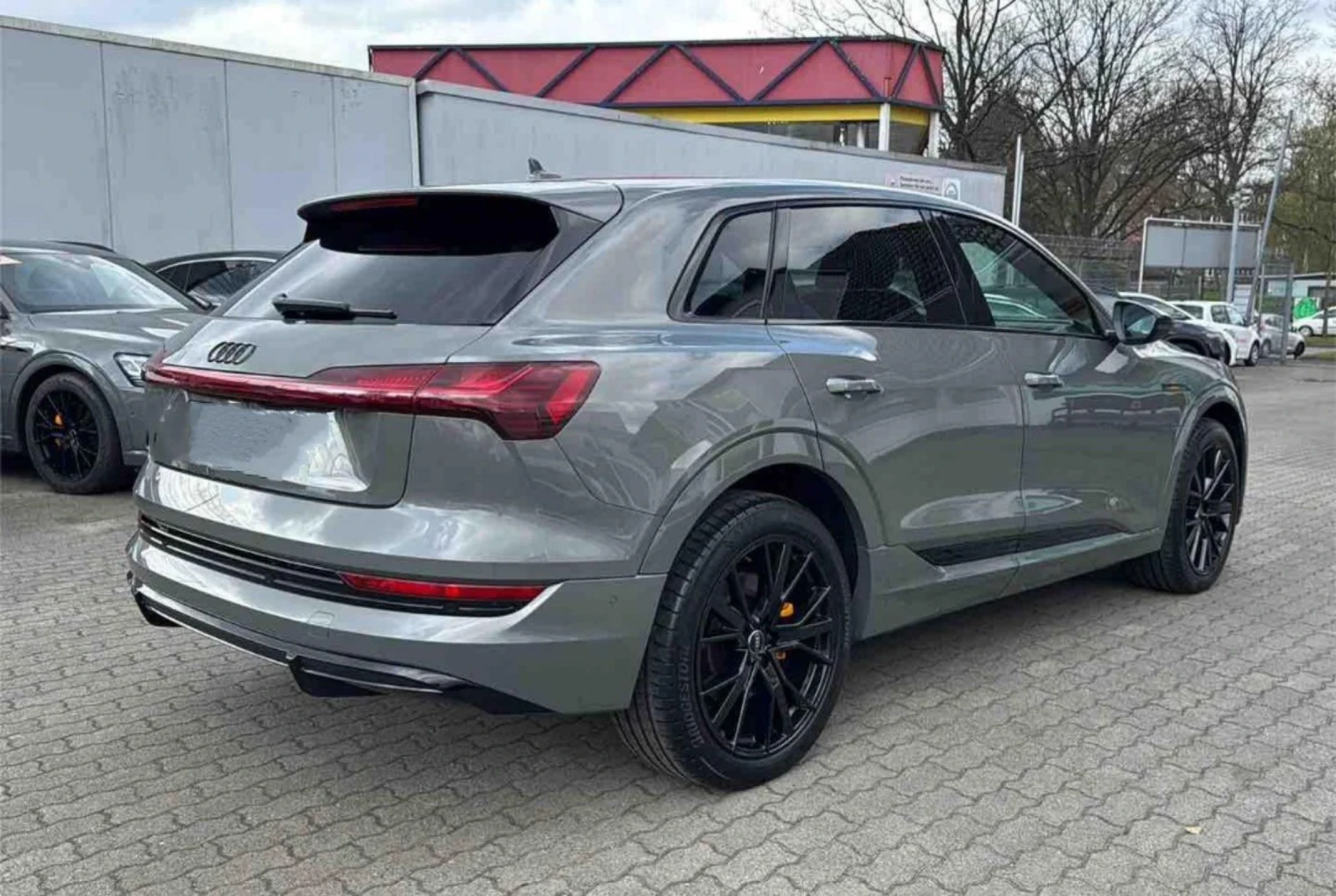 Audi E-Tron 55Quatro/2xSLine/Bkack Edition/Kam - изображение 4
