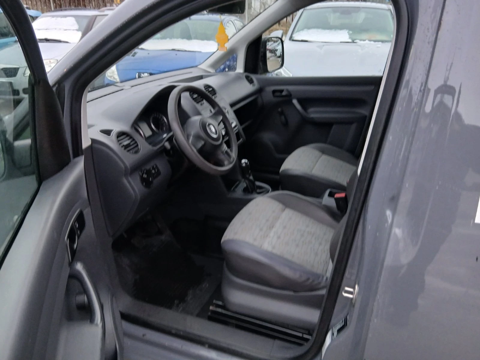 VW Caddy 1.6TDI , снимка 6 - Автомобили и джипове - 53722295