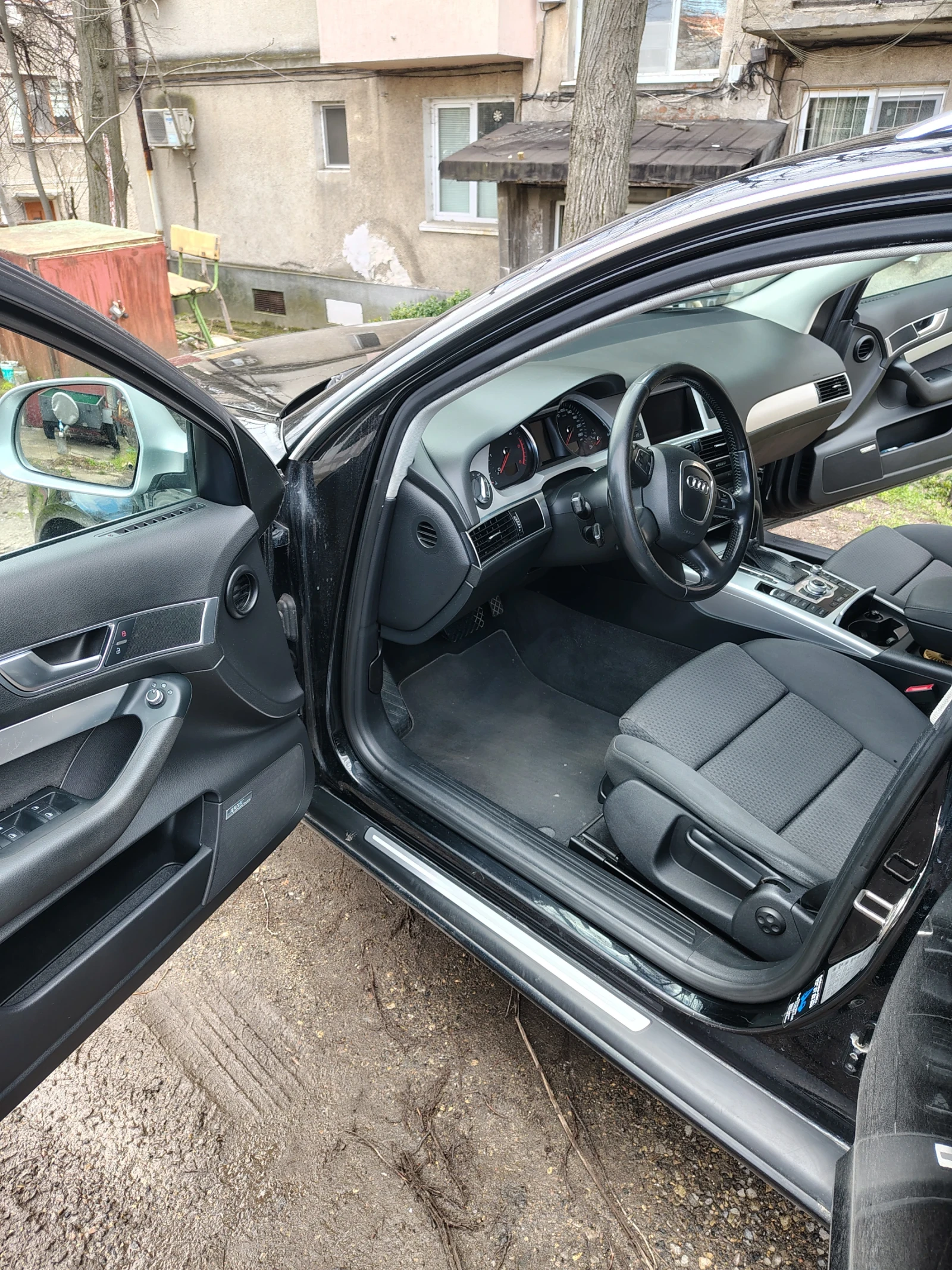 Audi A6 2.0d 136 k.c !kато нова! Face! Обслужена, снимка 3 - Автомобили и джипове - 53748107