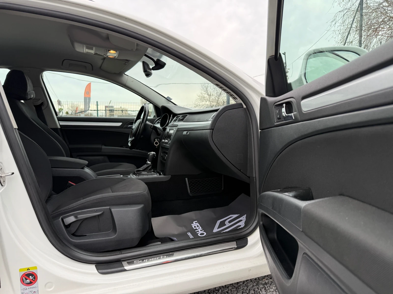 Skoda Superb Wagon 2.0TDI EVO Sportline 4x4 DSG, снимка 10 - Автомобили и джипове - 54132196