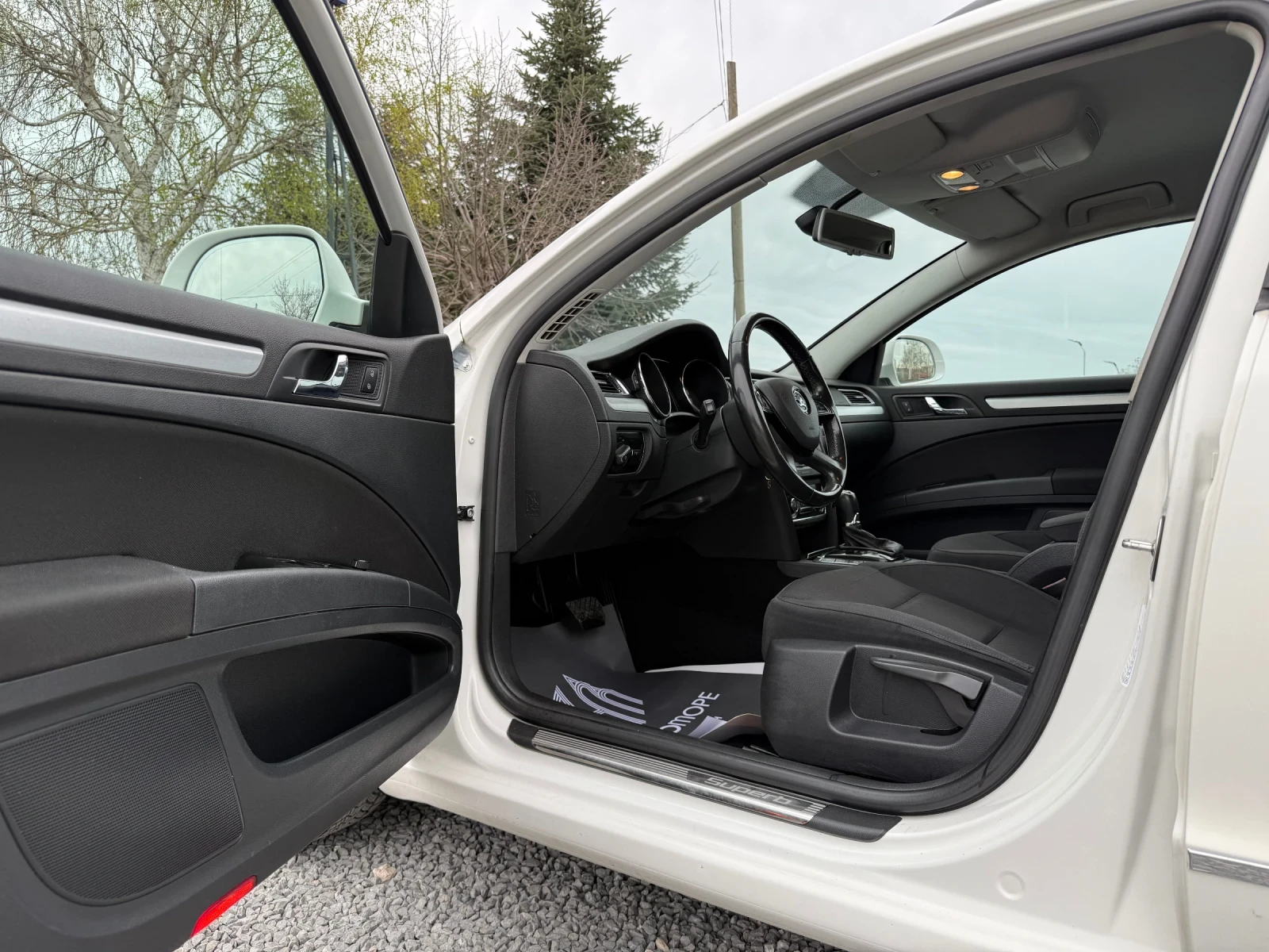 Skoda Superb Wagon 2.0TDI EVO Sportline 4x4 DSG, снимка 12 - Автомобили и джипове - 54132196