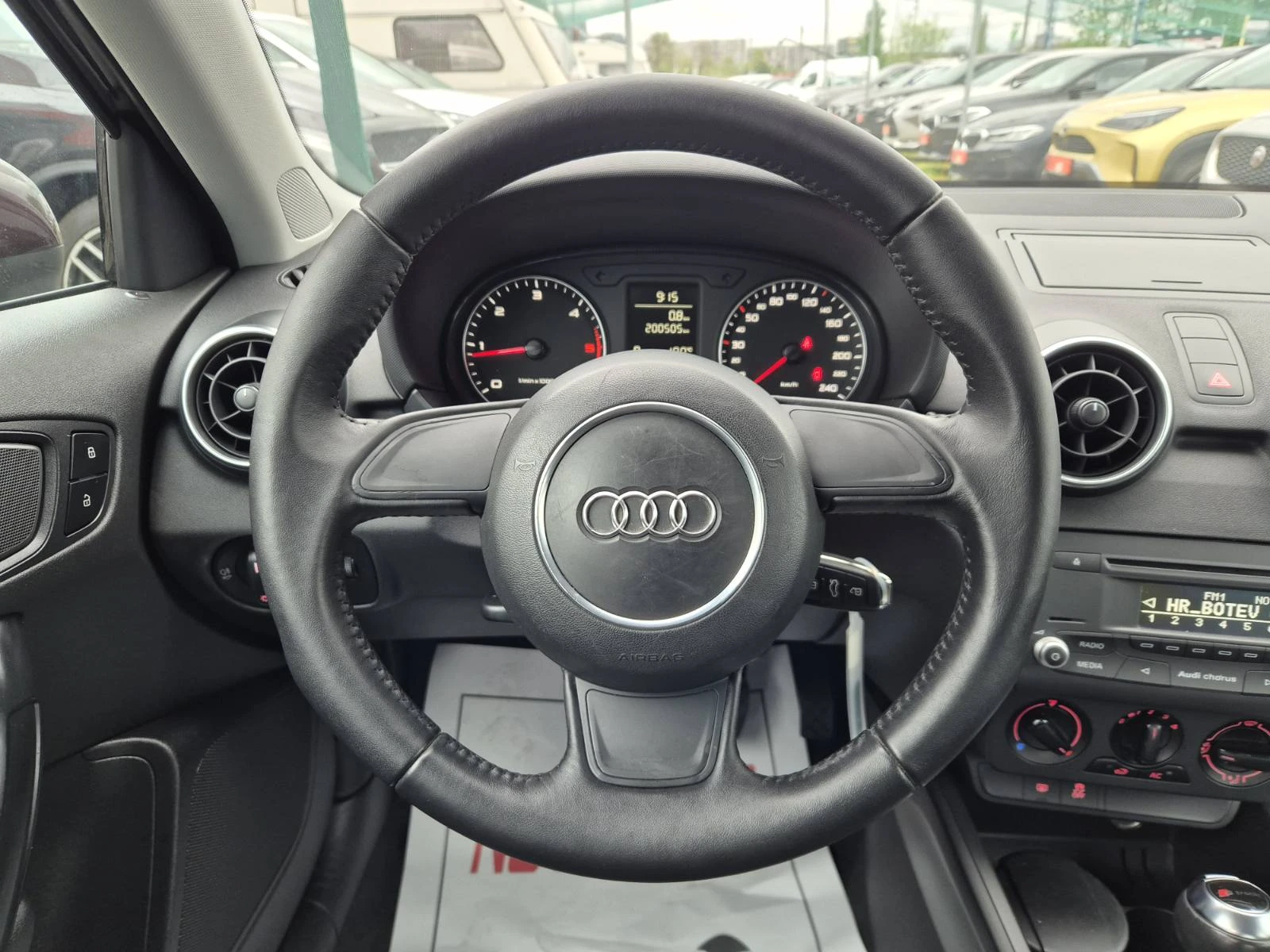 Audi A1 1.6TDI-90кс-AUTOMATIC, снимка 9 - Автомобили и джипове - 54364036