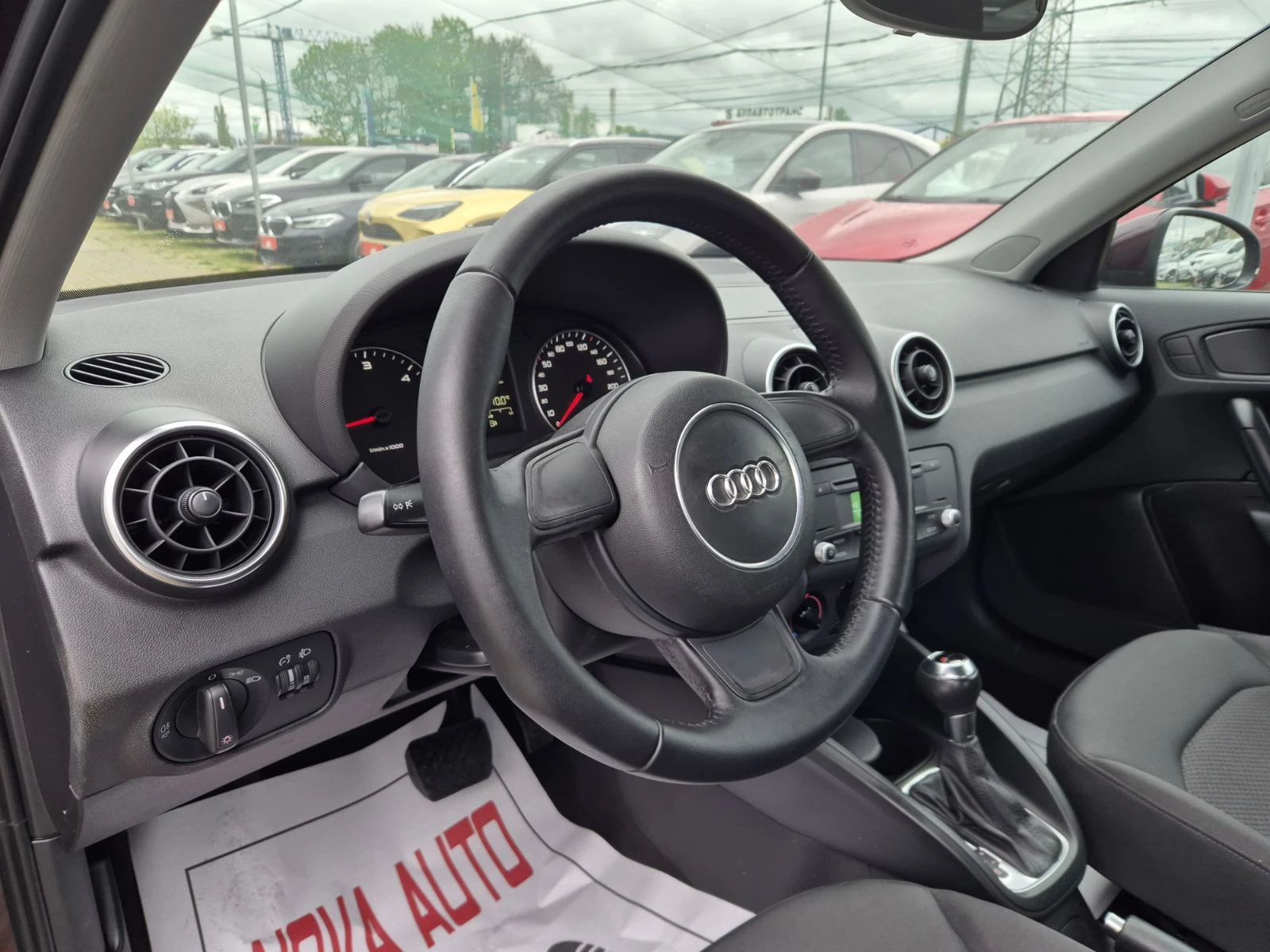Audi A1 1.6TDI-90кс-AUTOMATIC, снимка 8 - Автомобили и джипове - 54364036