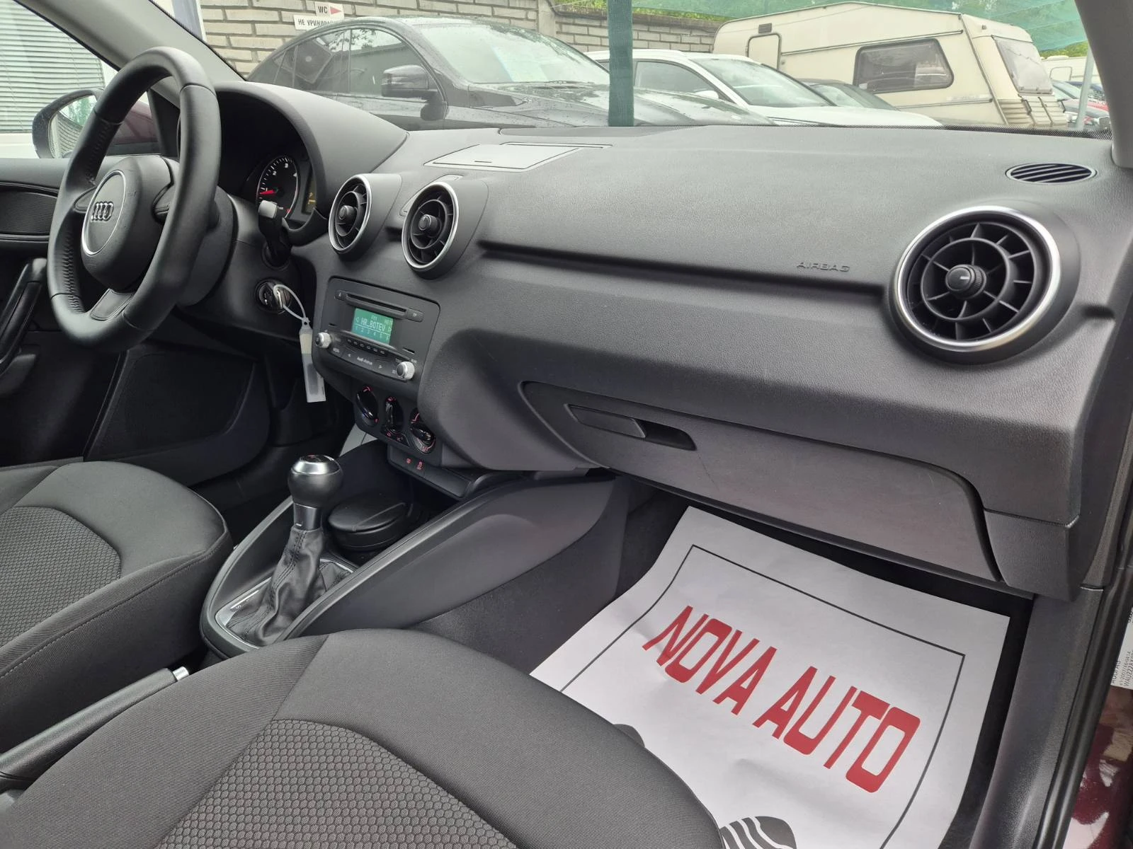 Audi A1 1.6TDI-90кс-AUTOMATIC, снимка 11 - Автомобили и джипове - 54364036