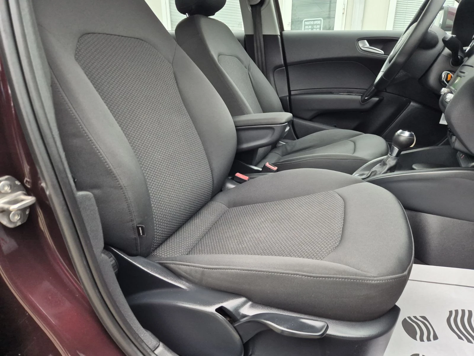 Audi A1 1.6TDI-90кс-AUTOMATIC, снимка 12 - Автомобили и джипове - 54364036