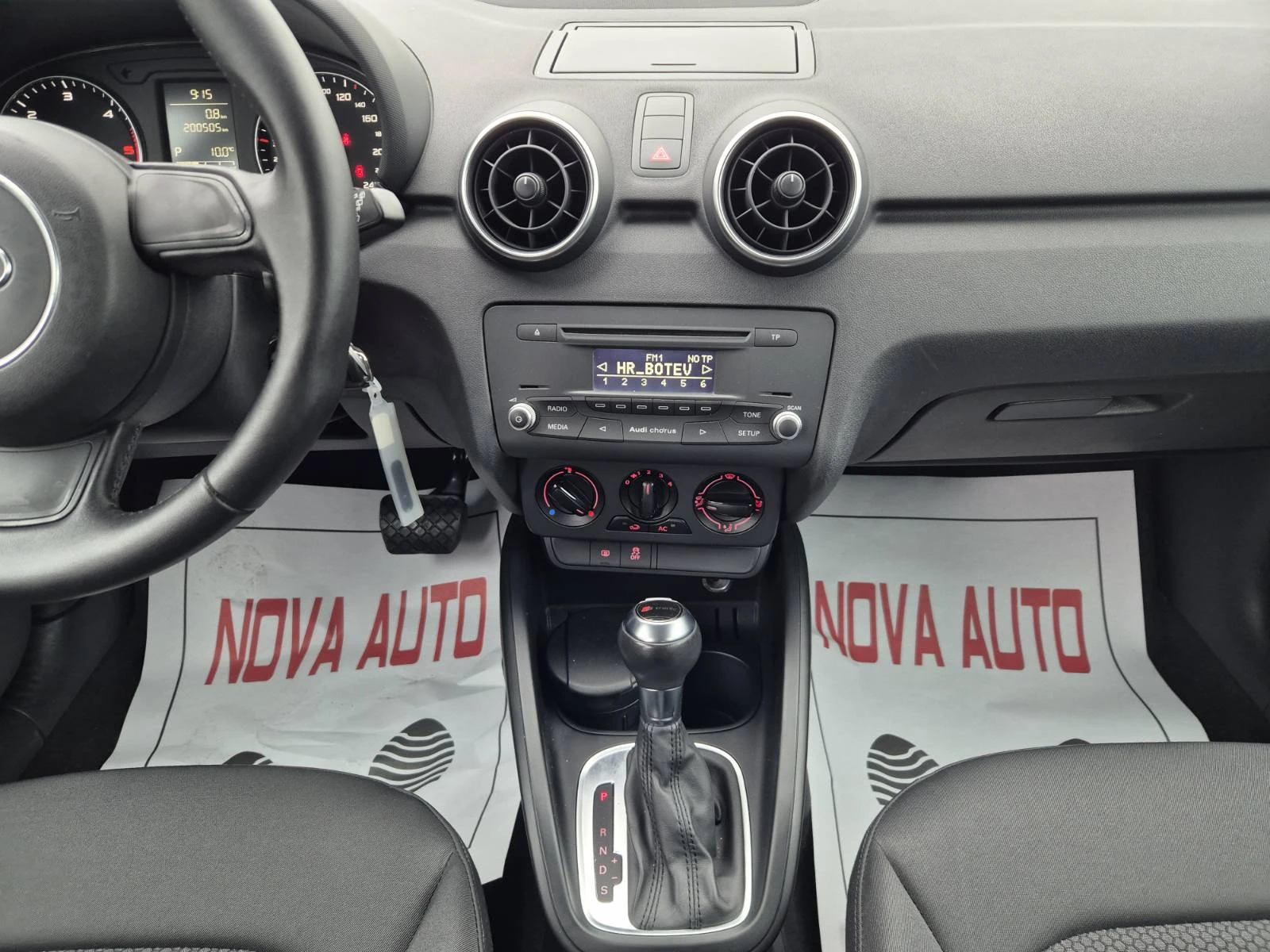 Audi A1 1.6TDI-90кс-AUTOMATIC, снимка 10 - Автомобили и джипове - 54364036