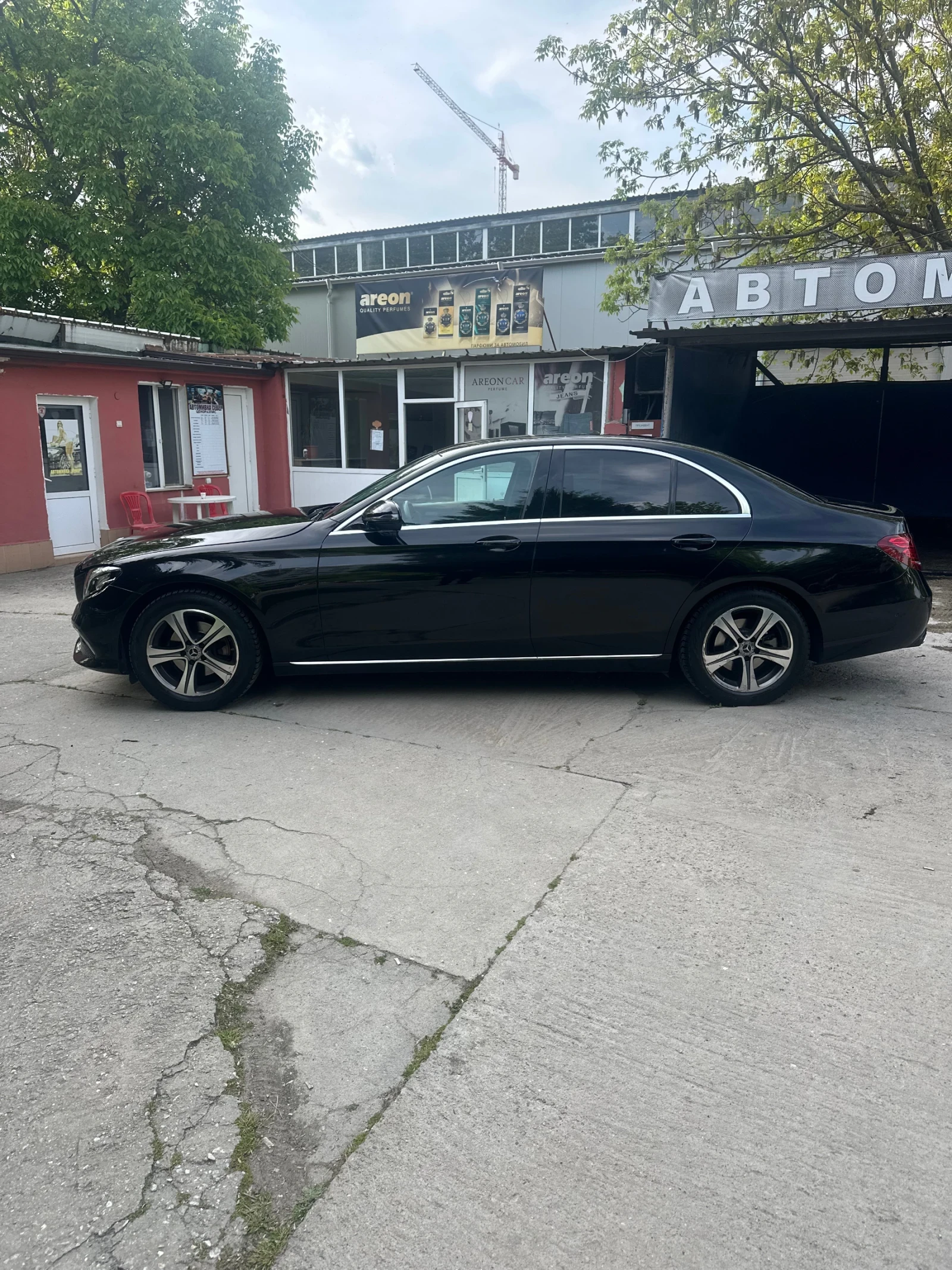 Mercedes-Benz E 220, снимка 6 - Автомобили и джипове - 54452888