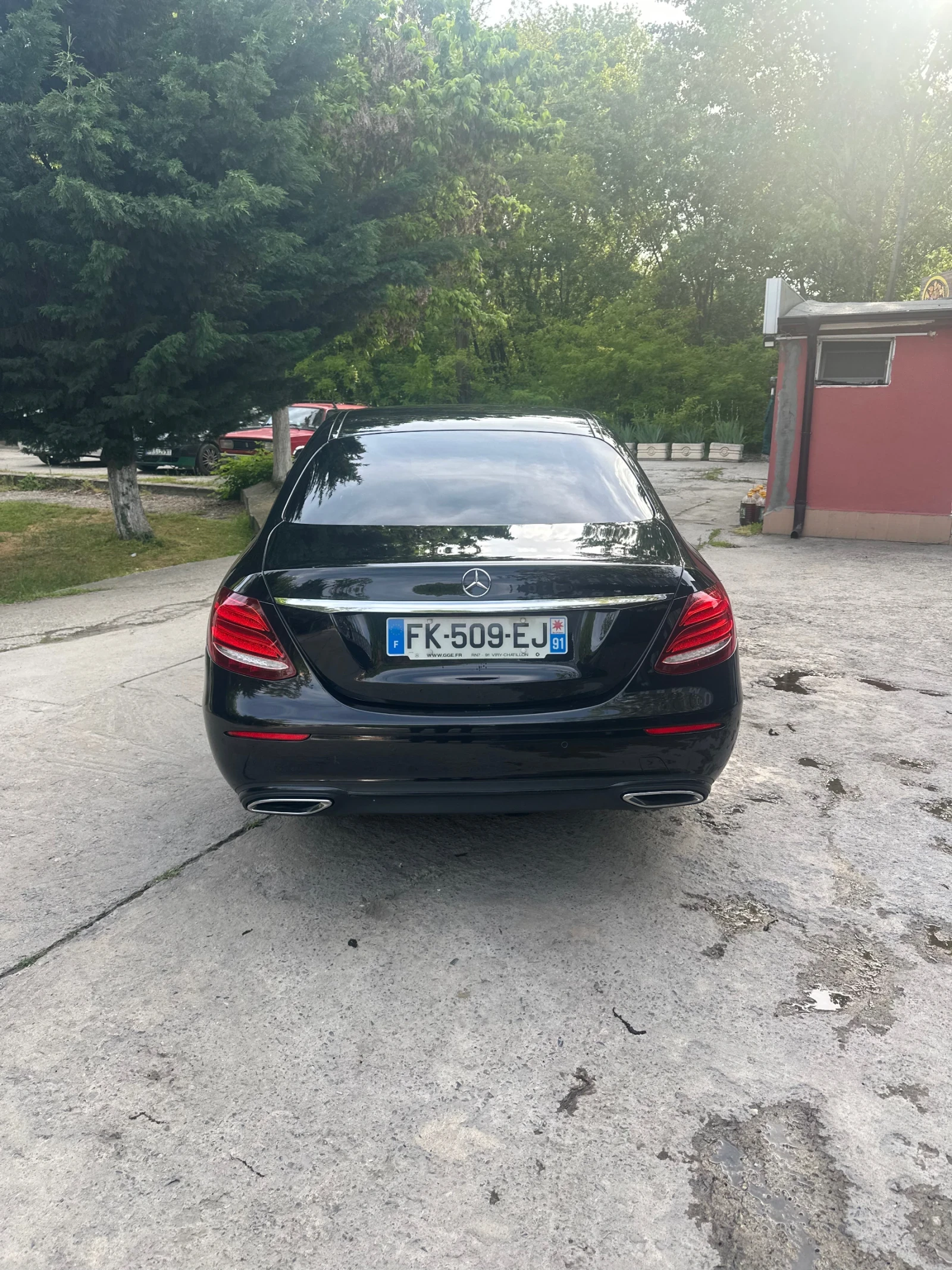 Mercedes-Benz E 220, снимка 3 - Автомобили и джипове - 54452888