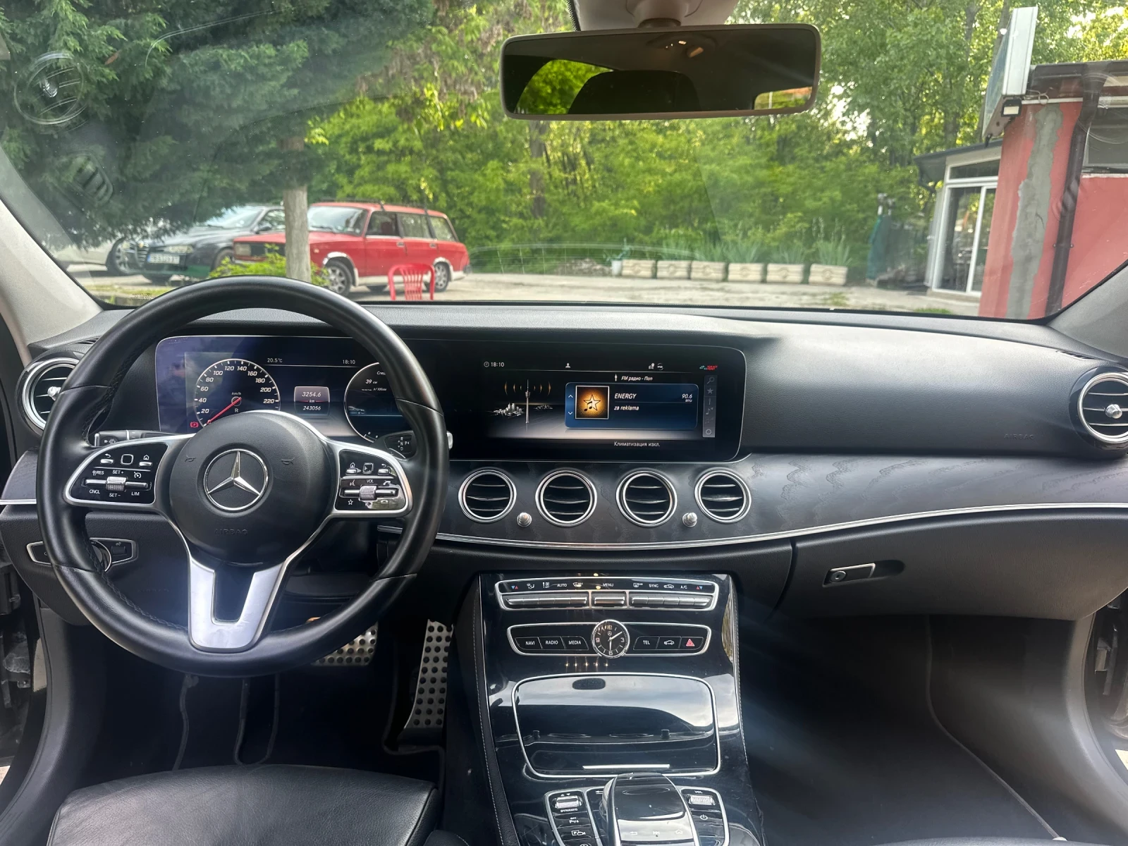 Mercedes-Benz E 220, снимка 11 - Автомобили и джипове - 54452888