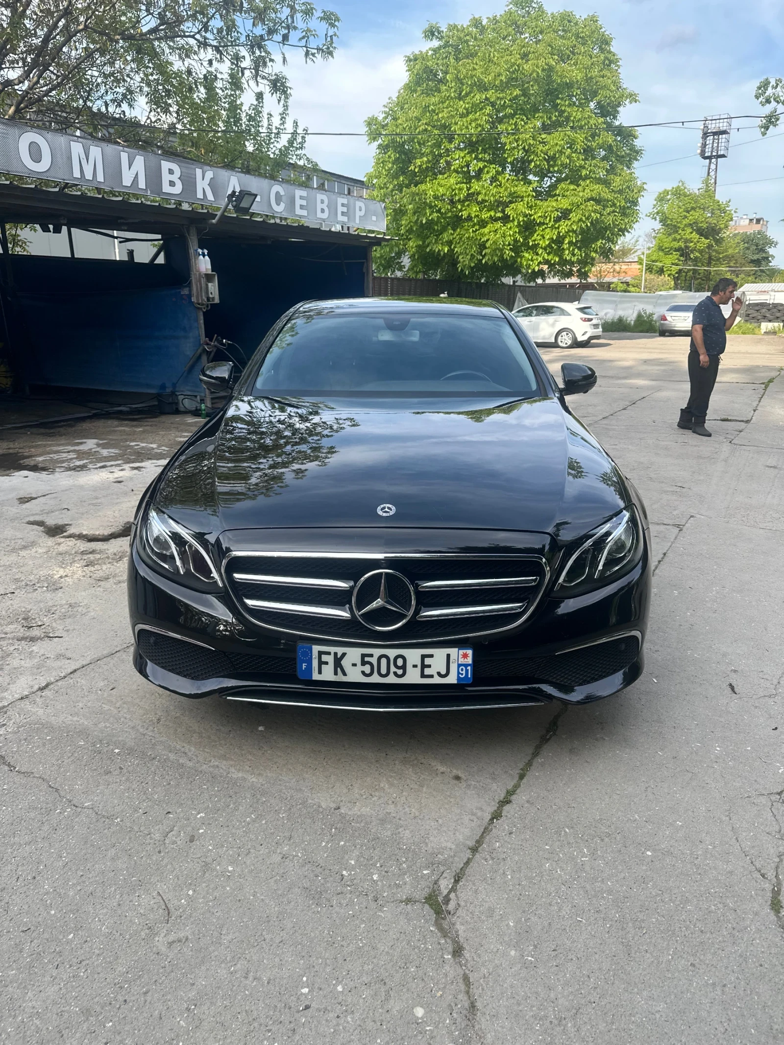 Mercedes-Benz E 220, снимка 2 - Автомобили и джипове - 54452888