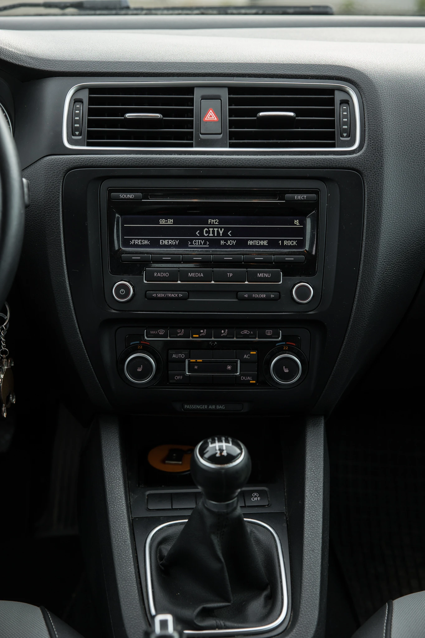 VW Jetta 1.6 TDi 105к.с., снимка 9 - Автомобили и джипове - 54550513