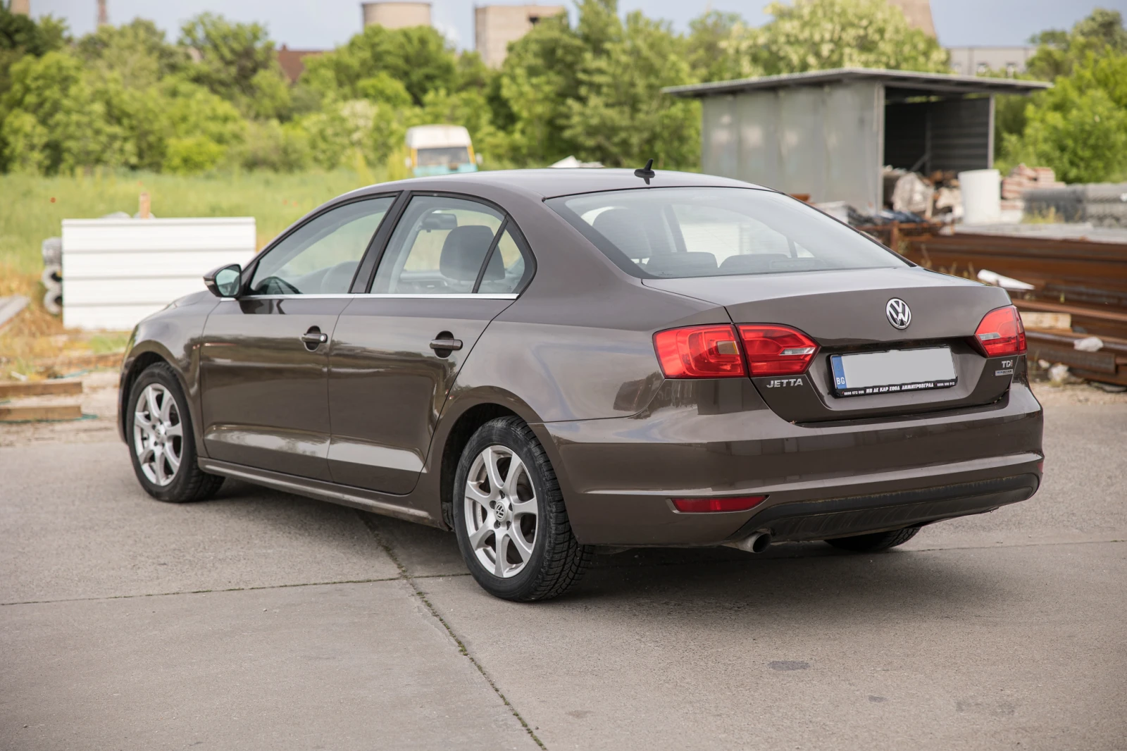 VW Jetta 1.6 TDi 105к.с., снимка 5 - Автомобили и джипове - 54550513
