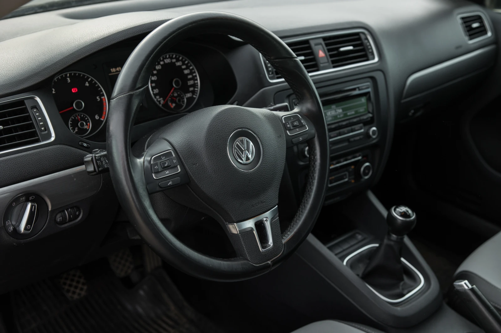 VW Jetta 1.6 TDi 105к.с., снимка 7 - Автомобили и джипове - 54550513