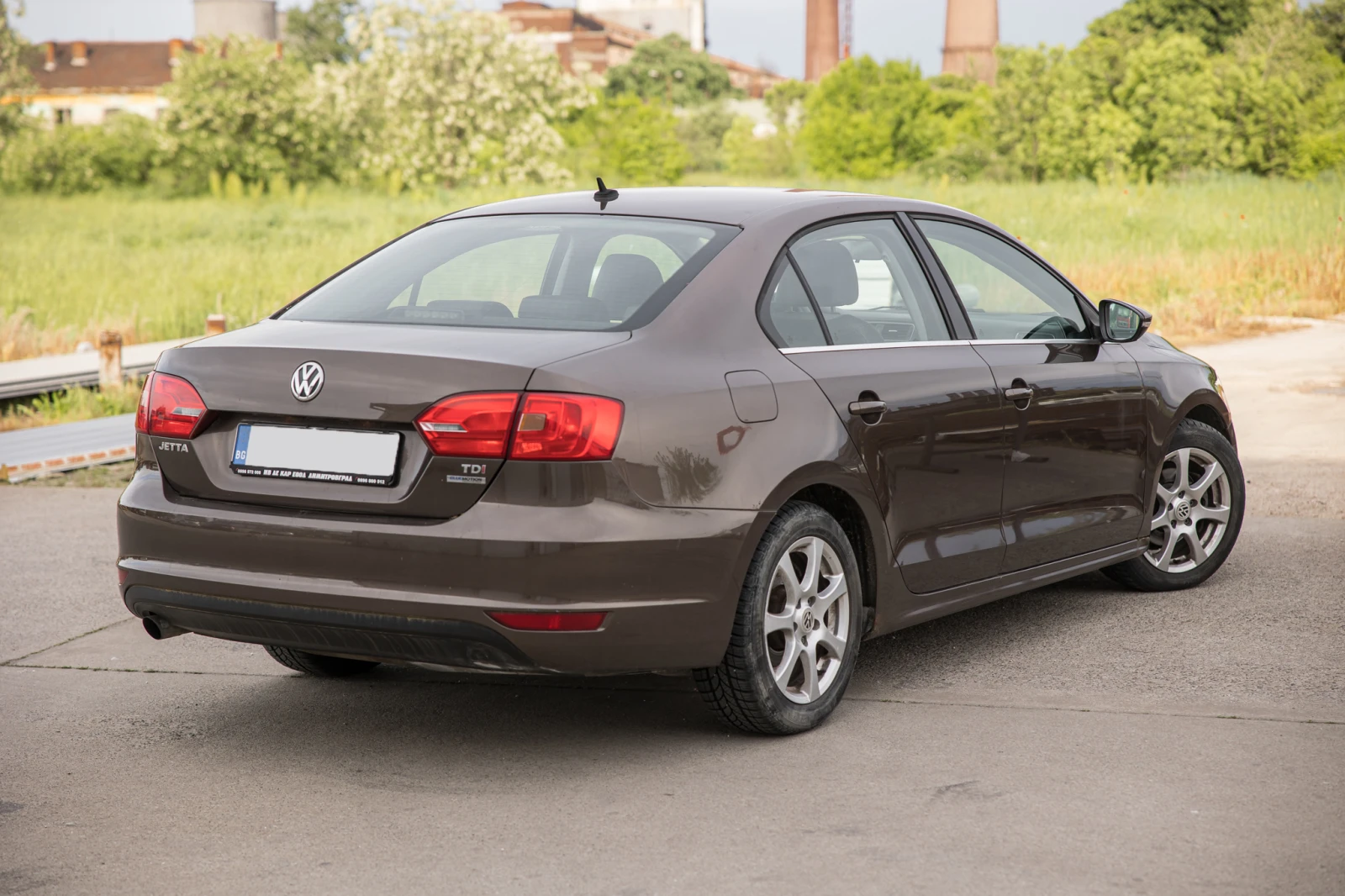 VW Jetta 1.6 TDi 105к.с., снимка 6 - Автомобили и джипове - 54550513