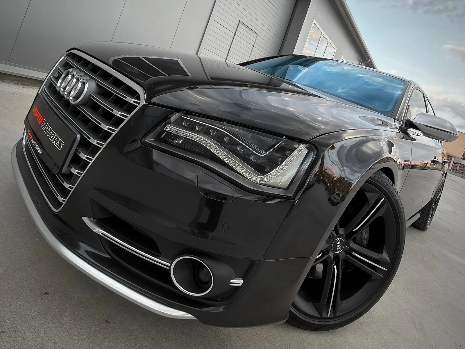 Audi S8 4.0 V8/ 3xTV/ FULL LED/ CARBON/ ALCANTARA/ 8ZF, снимка 15 - Автомобили и джипове - 54766398