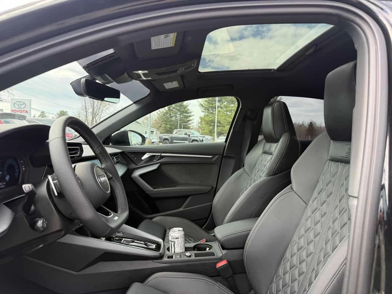 Audi S3 * Progressiv * CARFAX * БЕЗ ПЪРВОНАЧАЛНА ВНОСКА, снимка 4 - Автомобили и джипове - 54890929