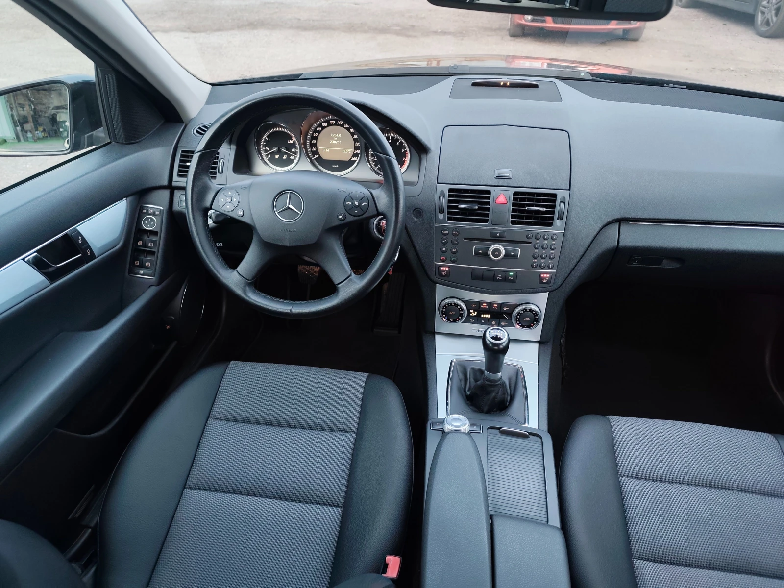 Mercedes-Benz C 200 i 184k.c. Avantgarde Euro 5, снимка 11 - Автомобили и джипове - 54931619