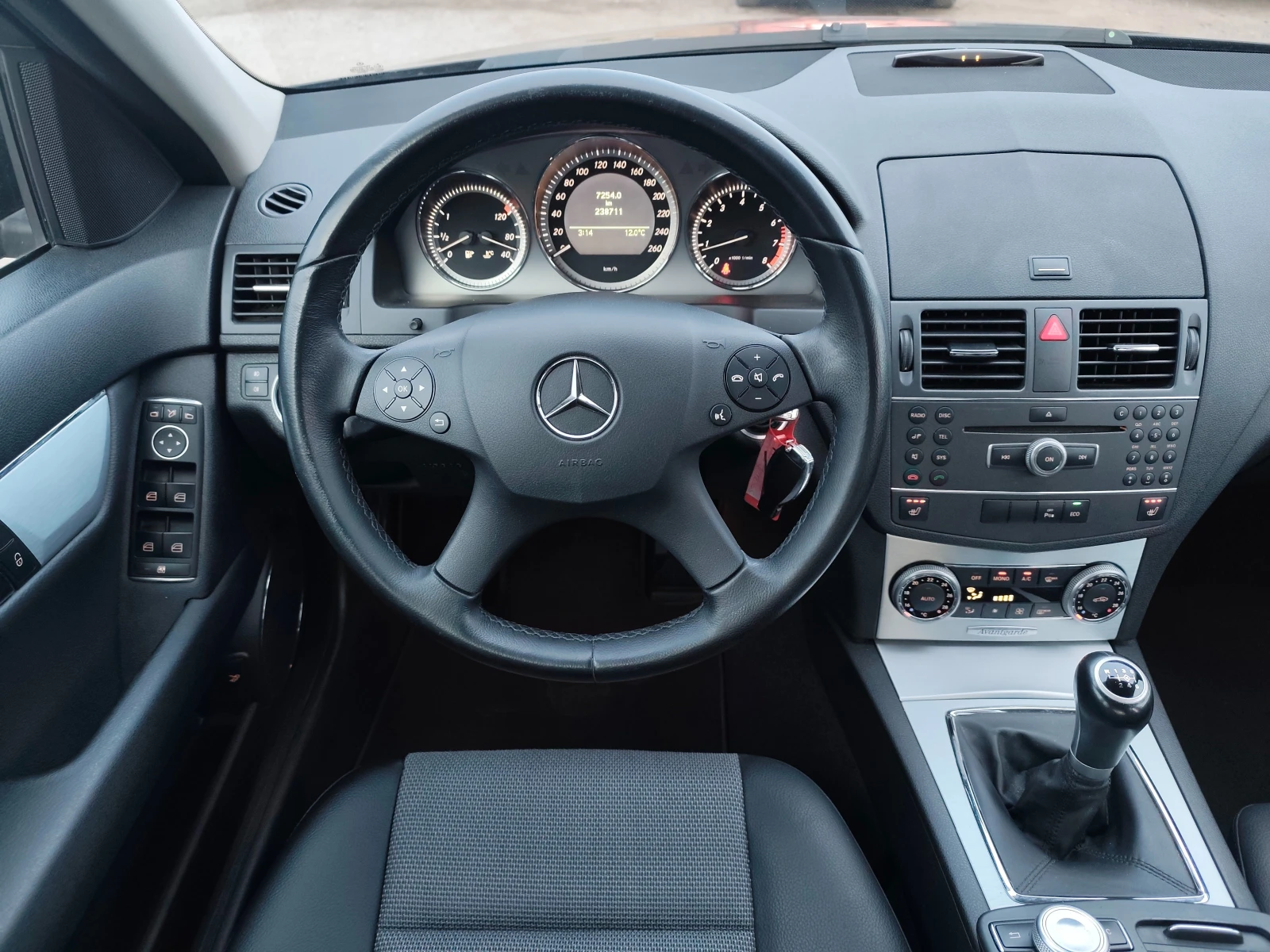 Mercedes-Benz C 200 i 184k.c. Avantgarde Euro 5, снимка 12 - Автомобили и джипове - 54931619