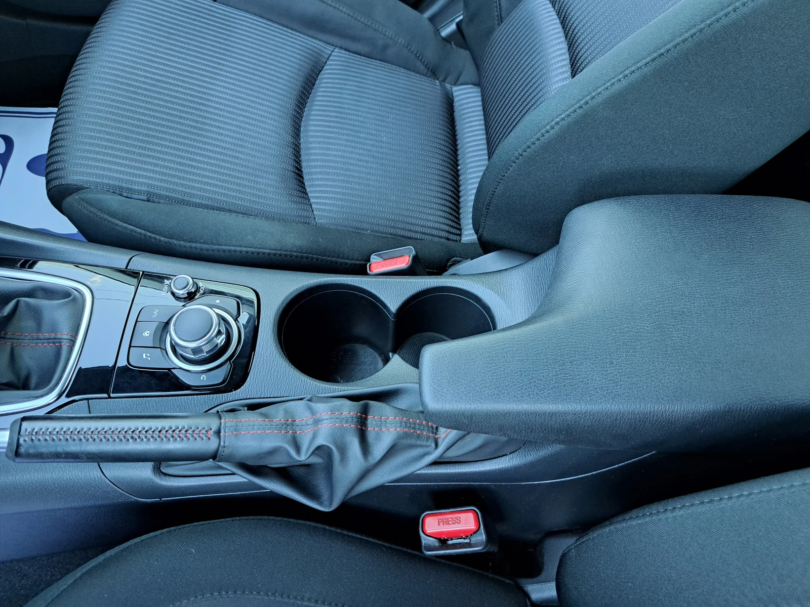 Mazda 3 1.5i 101к.с. 6 скорости* КАТО НОВА, снимка 15 - Автомобили и джипове - 54994912