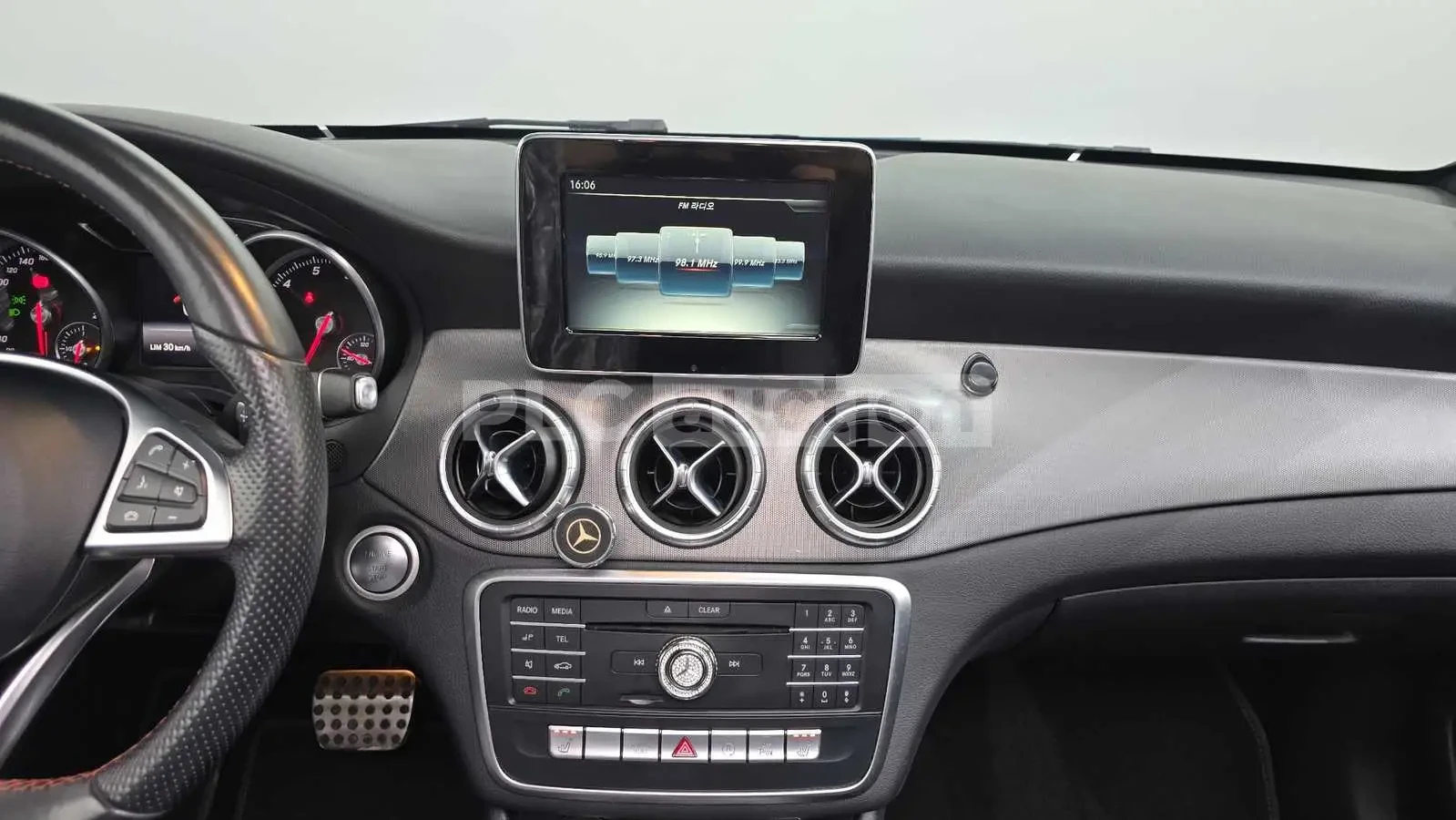 Mercedes-Benz CLA 220 4MATIC AMG LINE !!УНИКАТ!! FULL !ПАНОРАМА, снимка 11 - Автомобили и джипове - 55067066