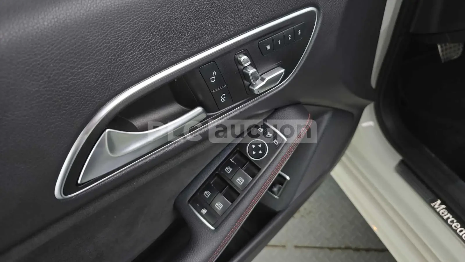Mercedes-Benz CLA 220 4MATIC AMG LINE !!УНИКАТ!! FULL !ПАНОРАМА, снимка 16 - Автомобили и джипове - 55067066