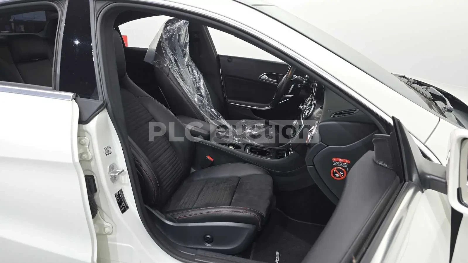 Mercedes-Benz CLA 220 4MATIC AMG LINE !!УНИКАТ!! FULL !ПАНОРАМА, снимка 15 - Автомобили и джипове - 55067066